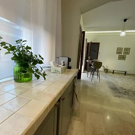 Domus Flora Bed & Breakfast *
