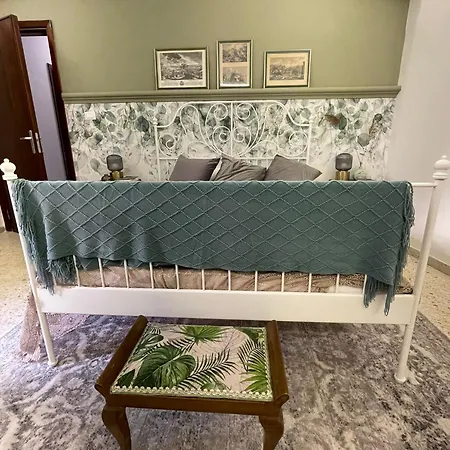 Domus Flora Bed & Breakfast *