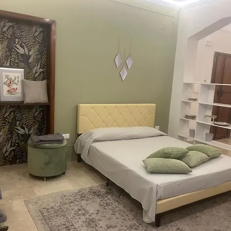 Bed & Breakfast Domus Flora *